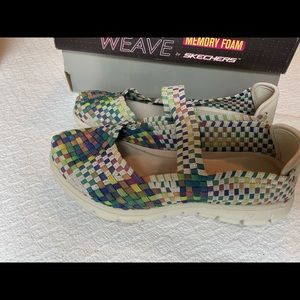 Skechers Stretch Weave shoe with Memory Foam.  8.5 Wide width